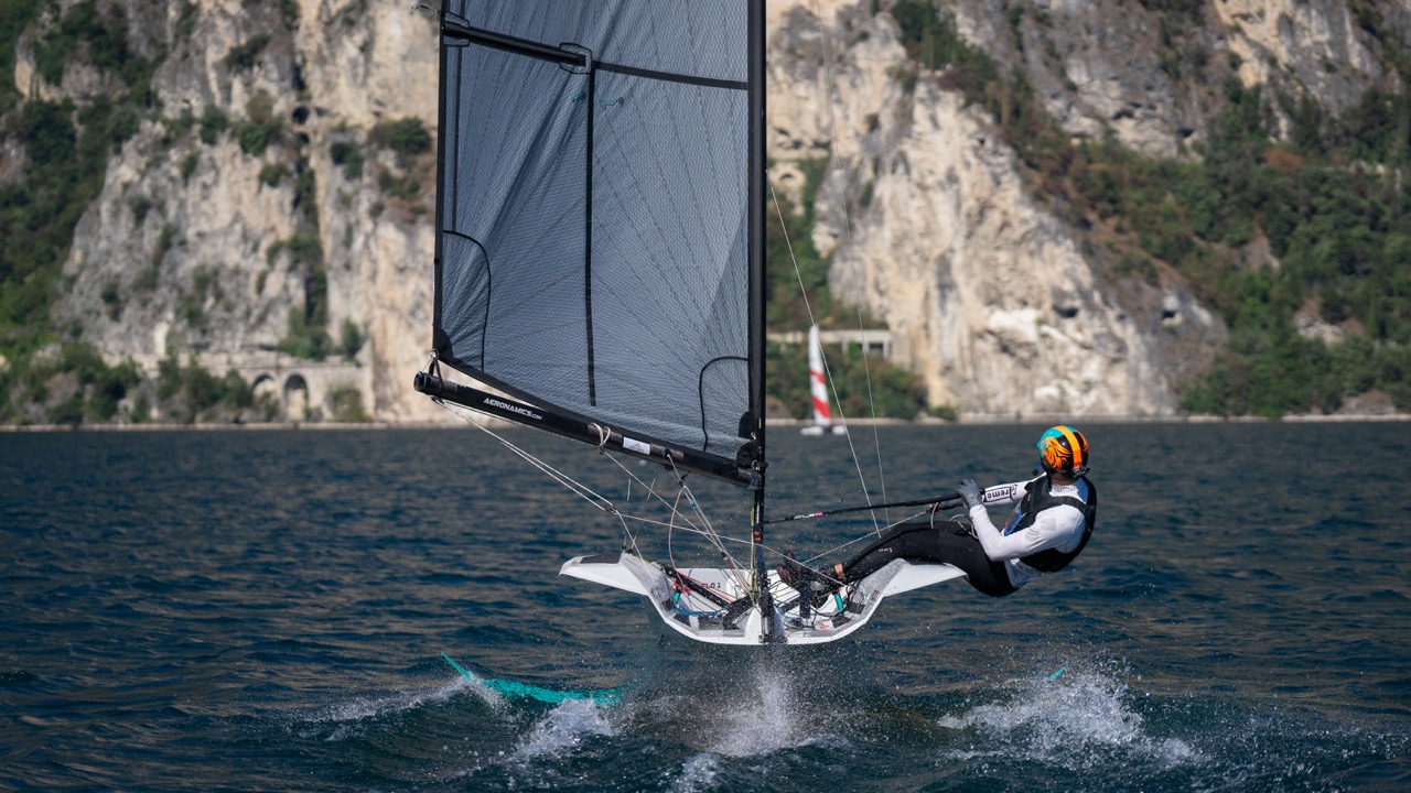The start of hydrofoiling